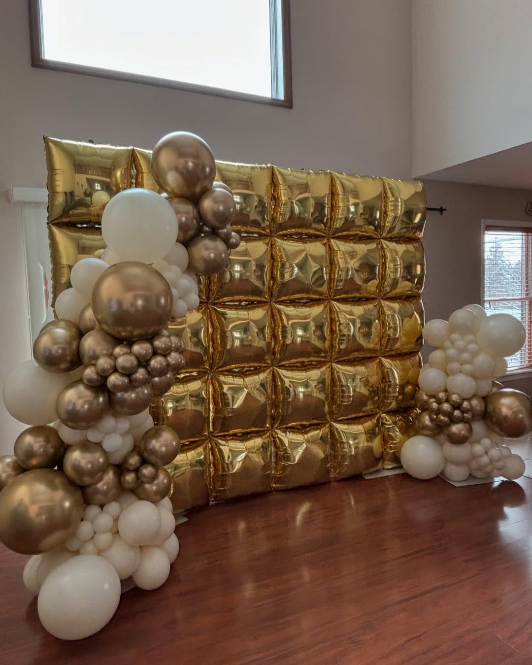 HKYOOD 22inch gold explosion stars provide dramatic focal points.