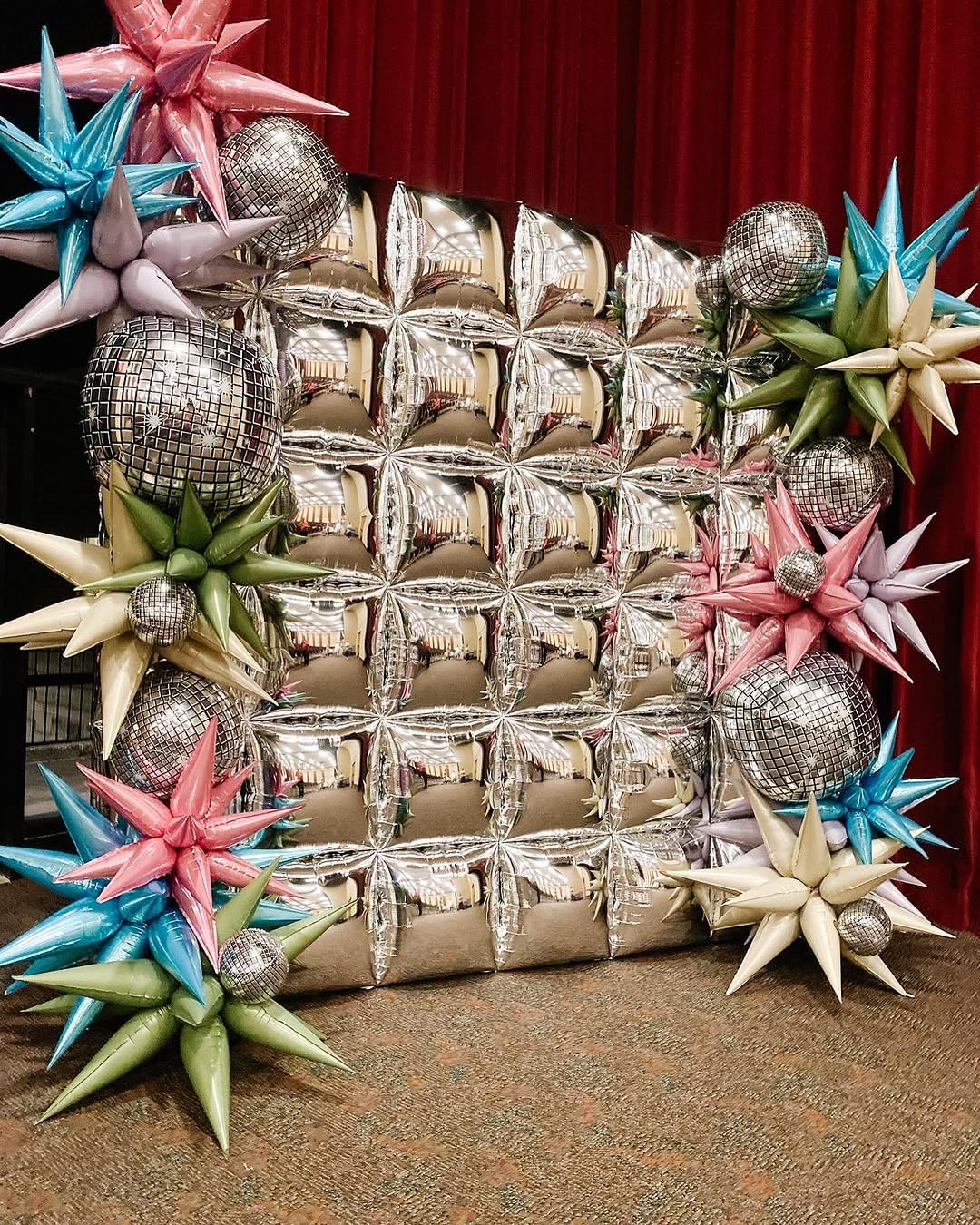 HKYOOD latex balloons in multiple sizes expand design flexibility.