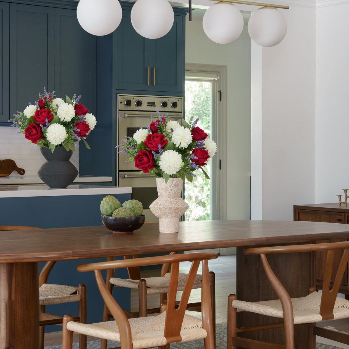 HO2NLE silk flowers suitable for indoor and outdoor display.
