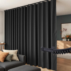 Hoeflife flexible bending track enables smooth sliding for L-shaped ceiling installations in living spaces.