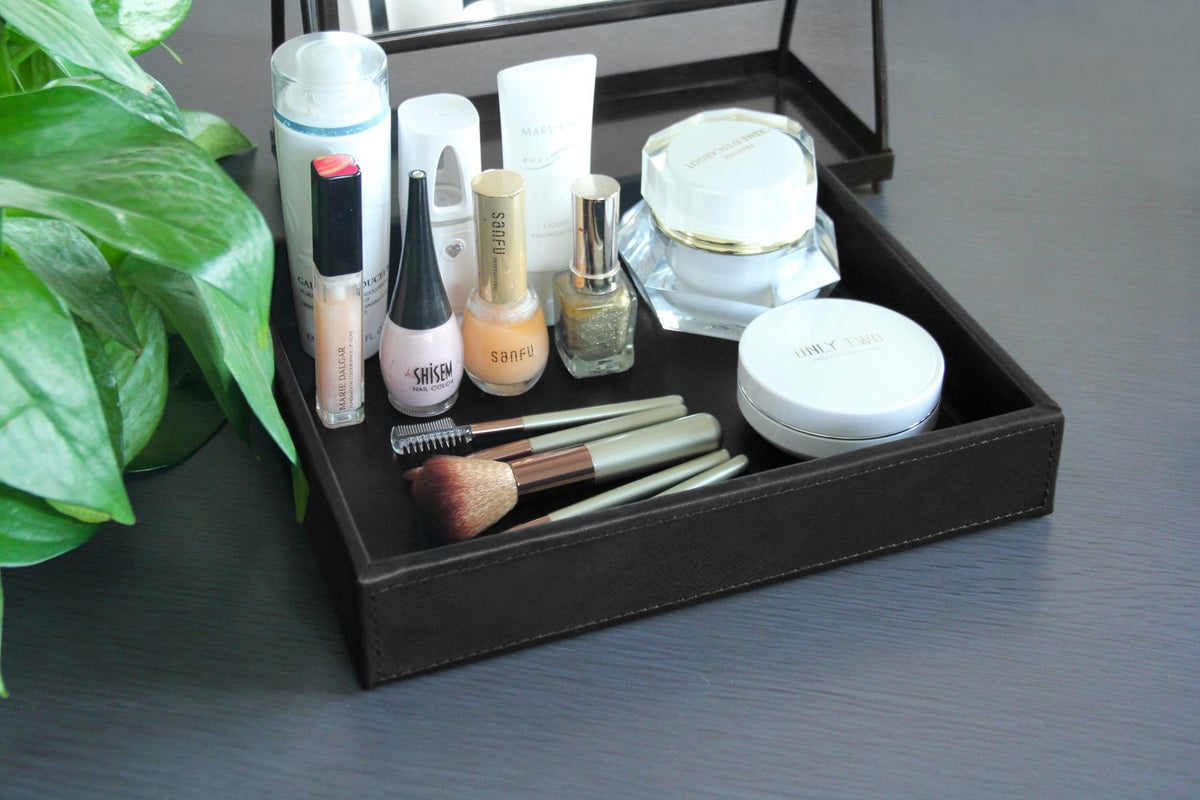 HofferRuffer wooden core tray with fabric lining adds a premium feel