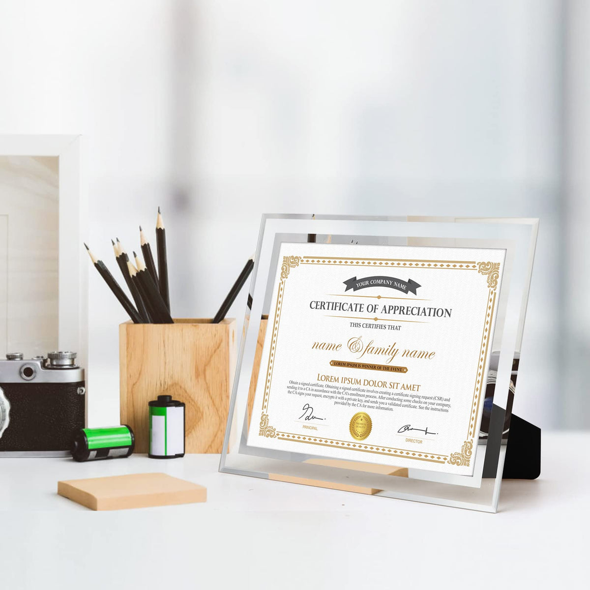 Hoikwo glass surface ensures crisp, glare-free reading of certificates.