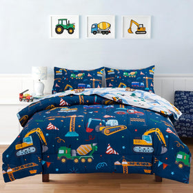 Holawakaka bedding set featuring trucks and cars for a lively kids' sleep space.