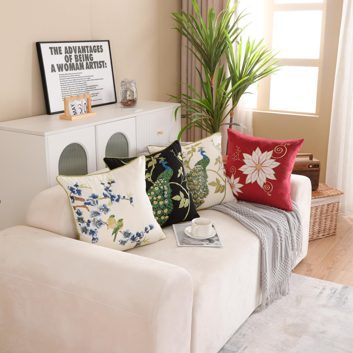 Holibeat indoor-outdoor friendly pillow cover for versatile decorating.