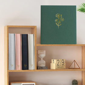 Holoary hot-stamping flower adds decorative elegance on the cover.