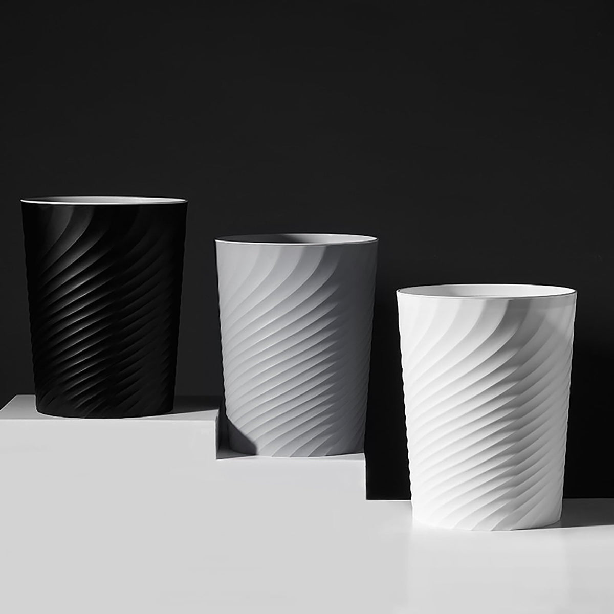 HOLTPHILI dorm kitchen trash bin, space-saving white design.