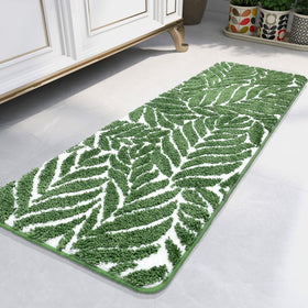 Homantic leaf-pattern bathroom runner rug adds texture and comfort.