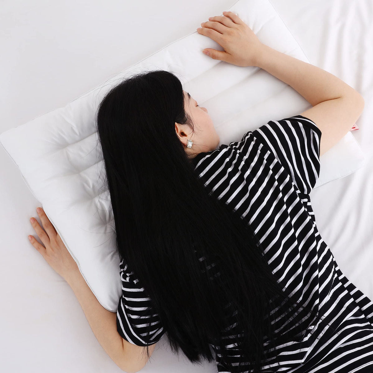 HOMBYS machine-washable pillow lets you refresh easily.