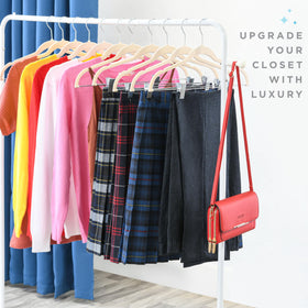 HOME IT closet organization idea with velvet hangers boosts visibility.