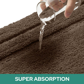 HOMEIDEAS absorbent microfiber rug demonstrating quick moisture absorption and drying