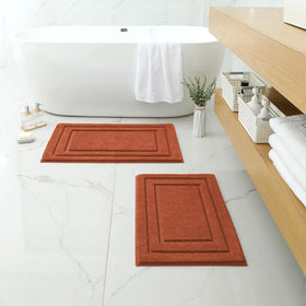 Burnt orange decor accent rug from Homeideas adds warmth to the bath