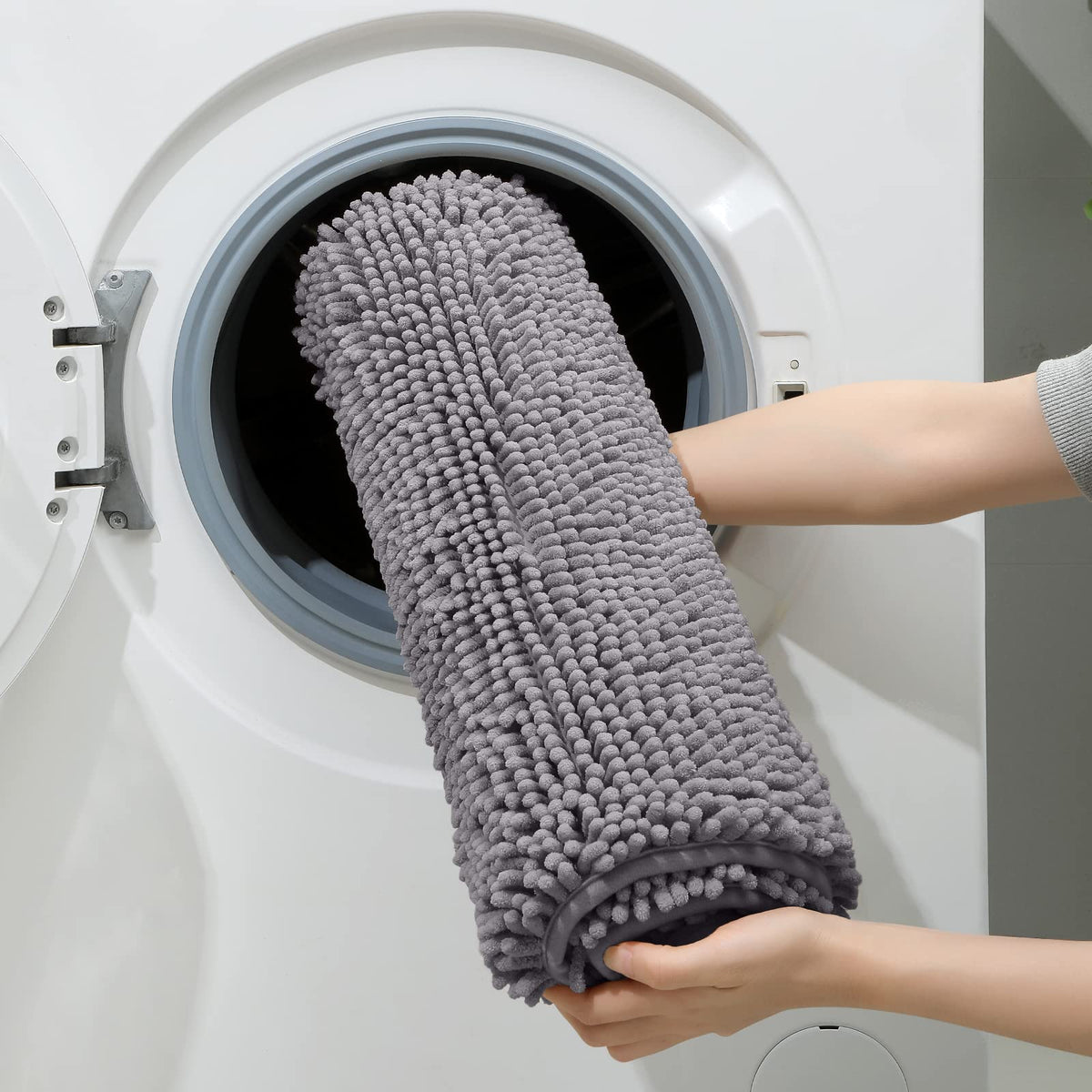 HOMEIDEAS machine-washable bath rugs are easy to clean and maintain color.