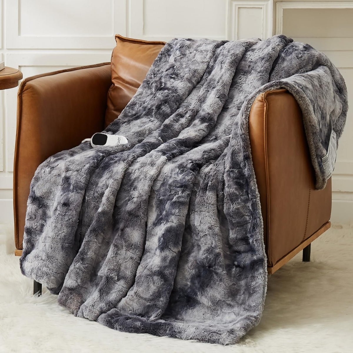 Homemate heated blanket with faux fur sherpa on bed for luxurious warmth.