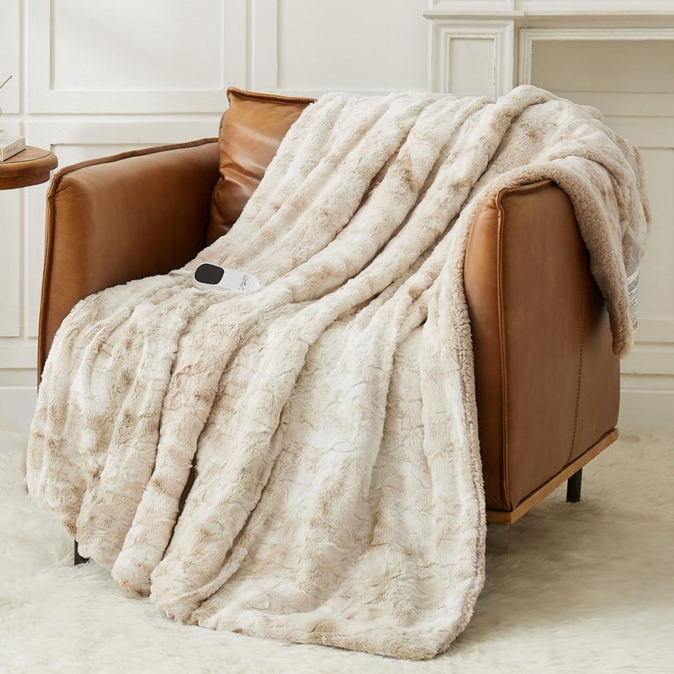 Homemate heated blanket close-up showing luxurious faux fur texture for cozy warmth.