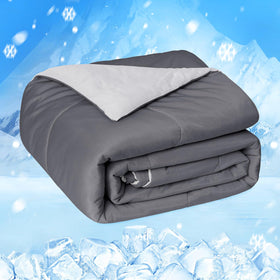 HOMFINE cooling blanket King Grey folded, compact and soft.