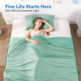 HOMFINE cooling blanket on sofa demonstrates versatile lounging use