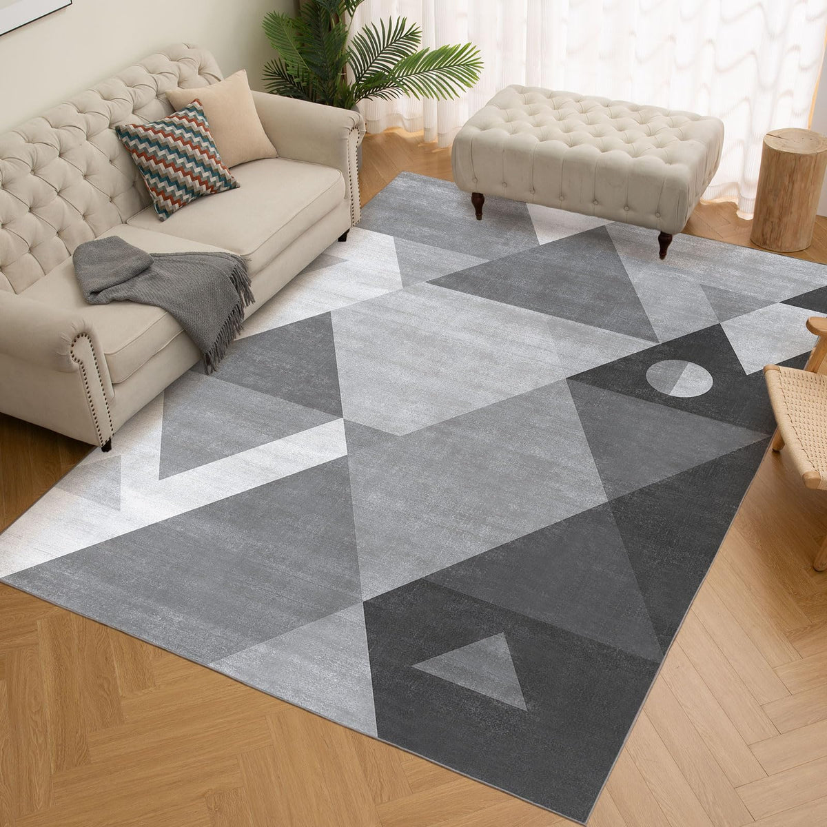 HOMFINE easy-care rug compatible with vacuuming and washing for busy homes.