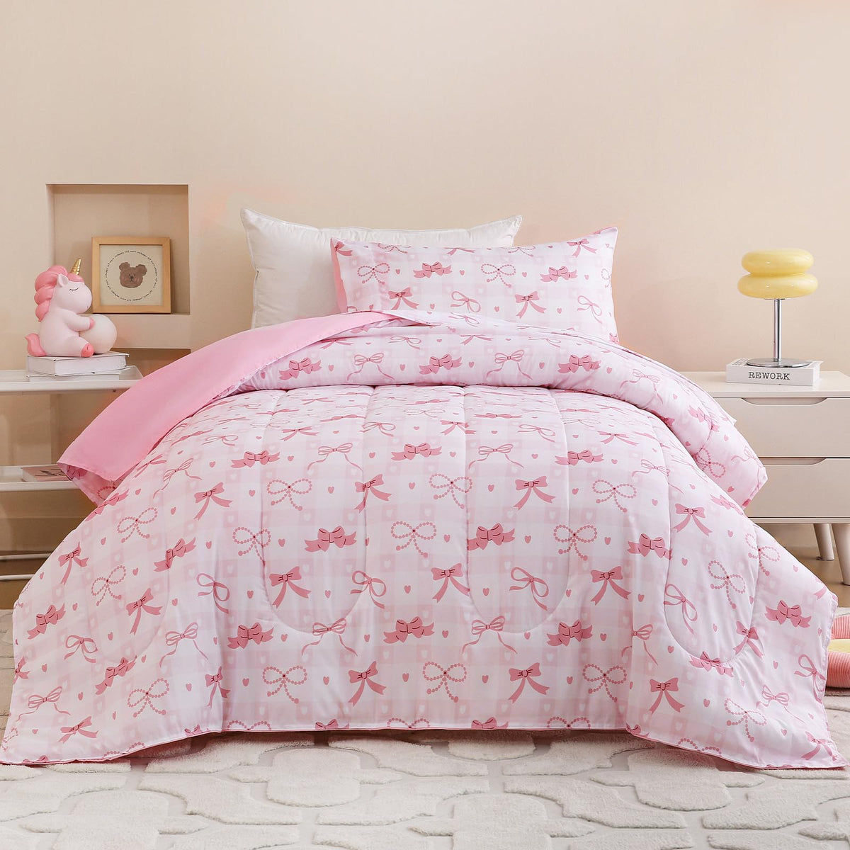 Homilay pink check comforter close-up—microfiber feels ultra-soft and durable.