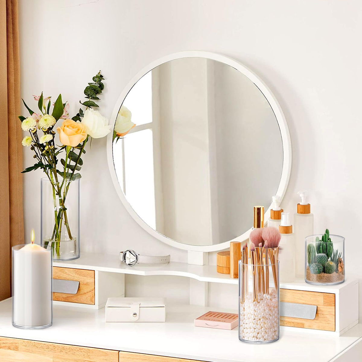 Homjoy glass vase with smooth rim for easy cleaning.