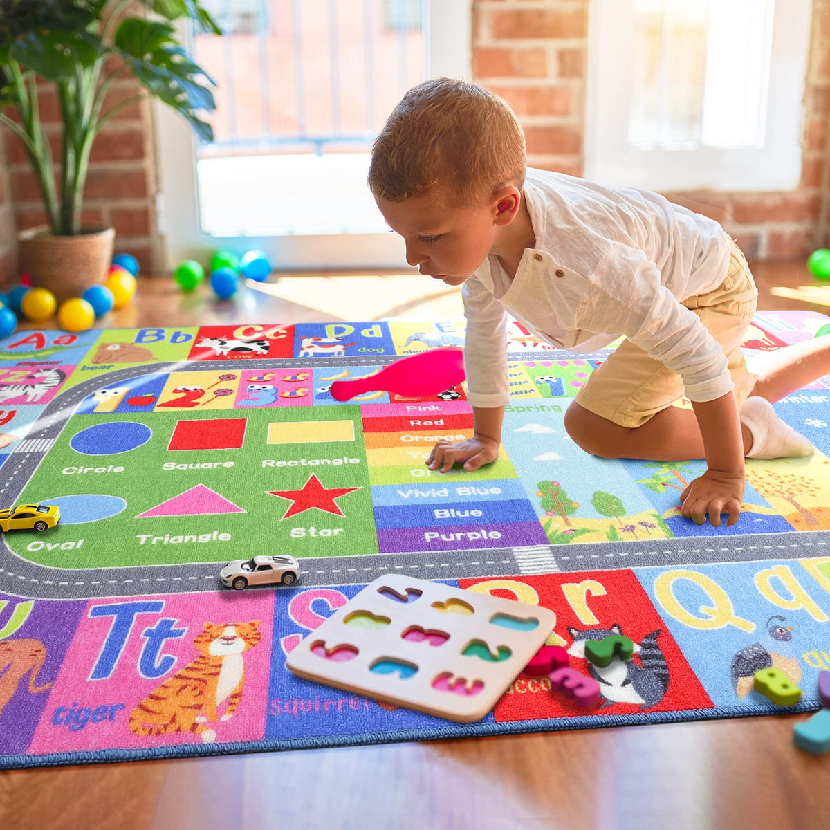 HOMORE rug featuring seasons visuals to support storytelling