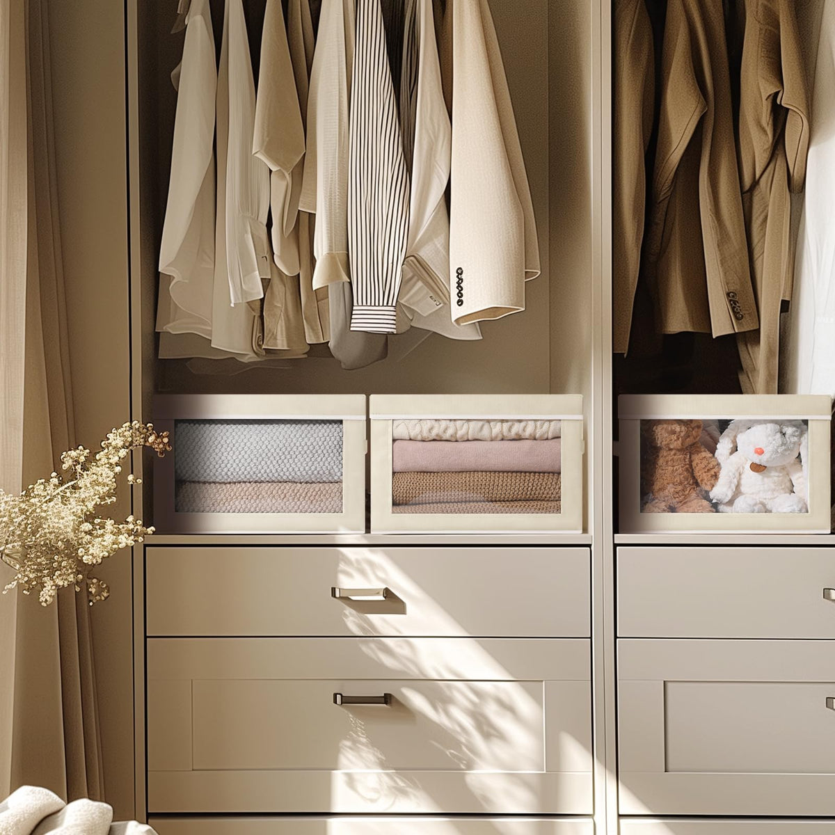 Homsorout storage bin with lid on keeps items dust-free.