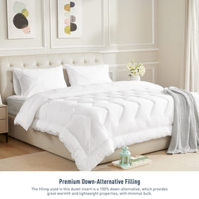 HOMTEC eight corner tabs attach the duvet insert securely to the cover.