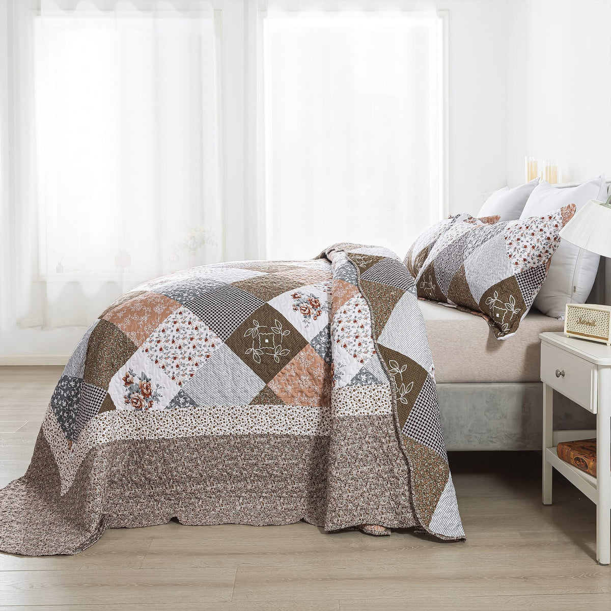 HoneiLife quilt fabric close-up reveals soft microfiber feel.