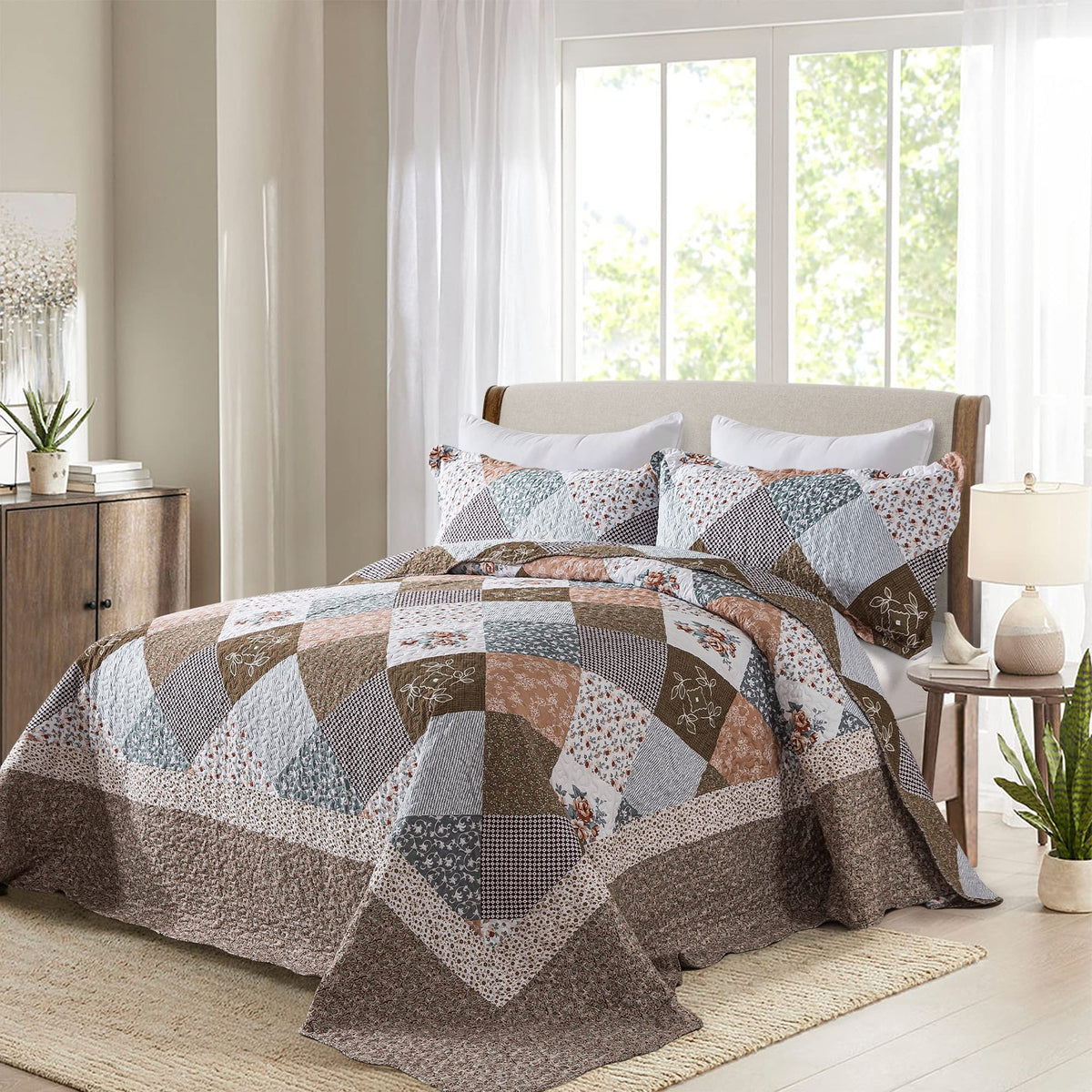 HoneiLife patchwork design showcases retro style and cozy warmth.
