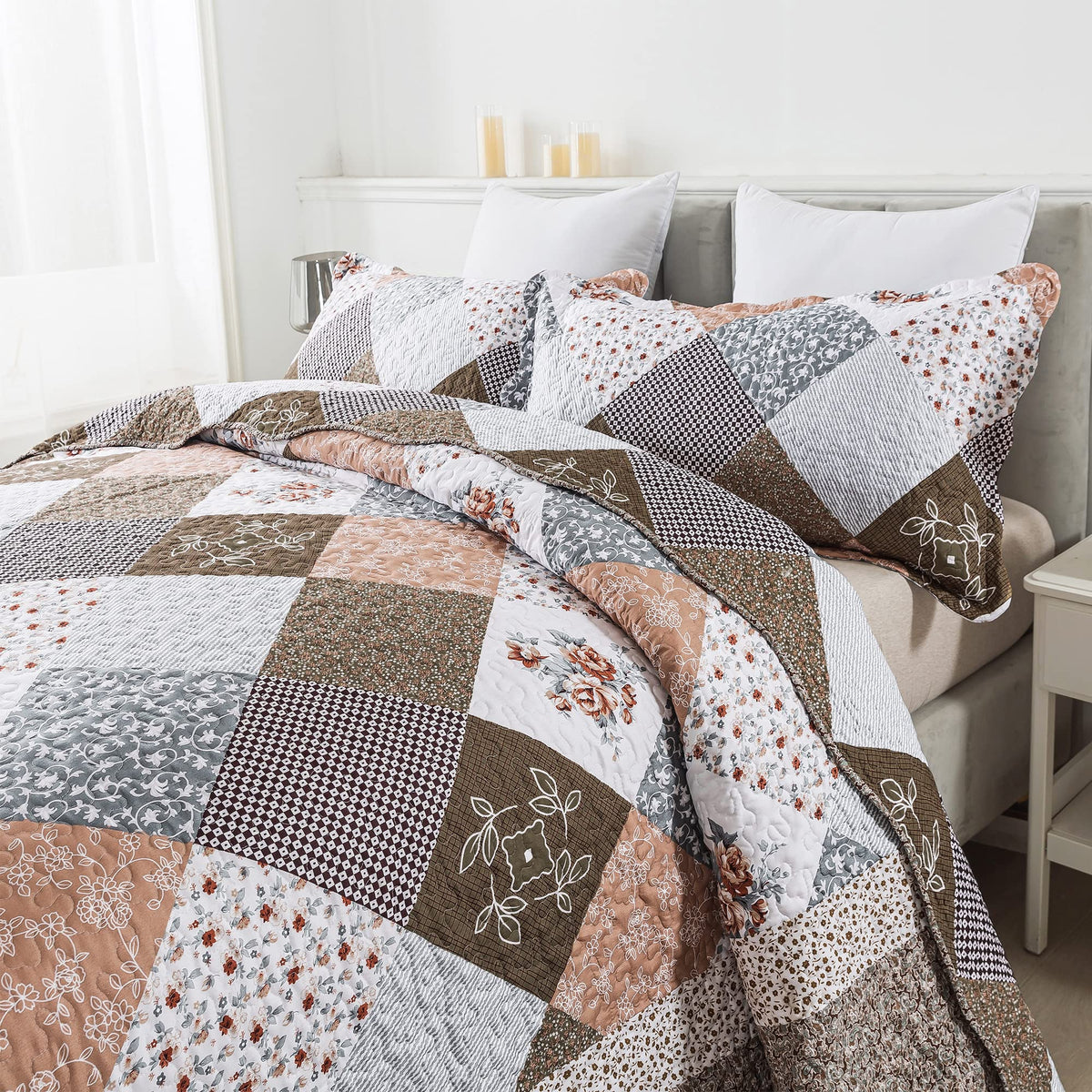 HoneiLife quilt stitching highlights double-stitched quilting for even fill.