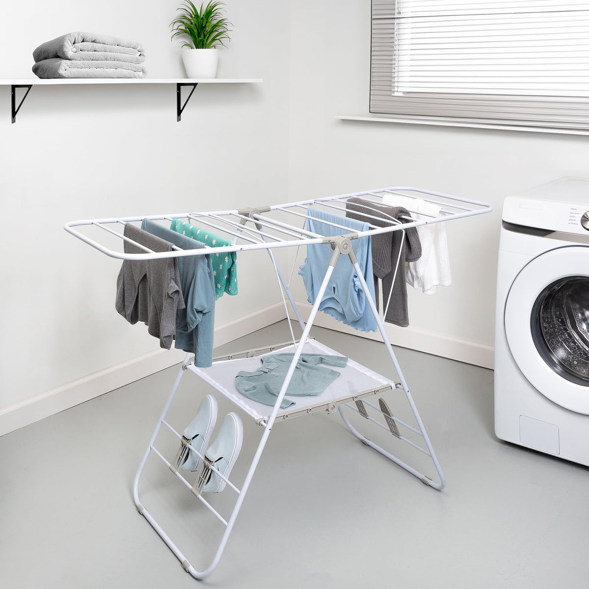 Honey-Can-Do gullwing expandable frame showing full drying space