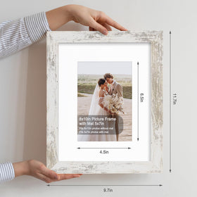 Hongkee frame demonstrates mat compatibility for 5x7 photos