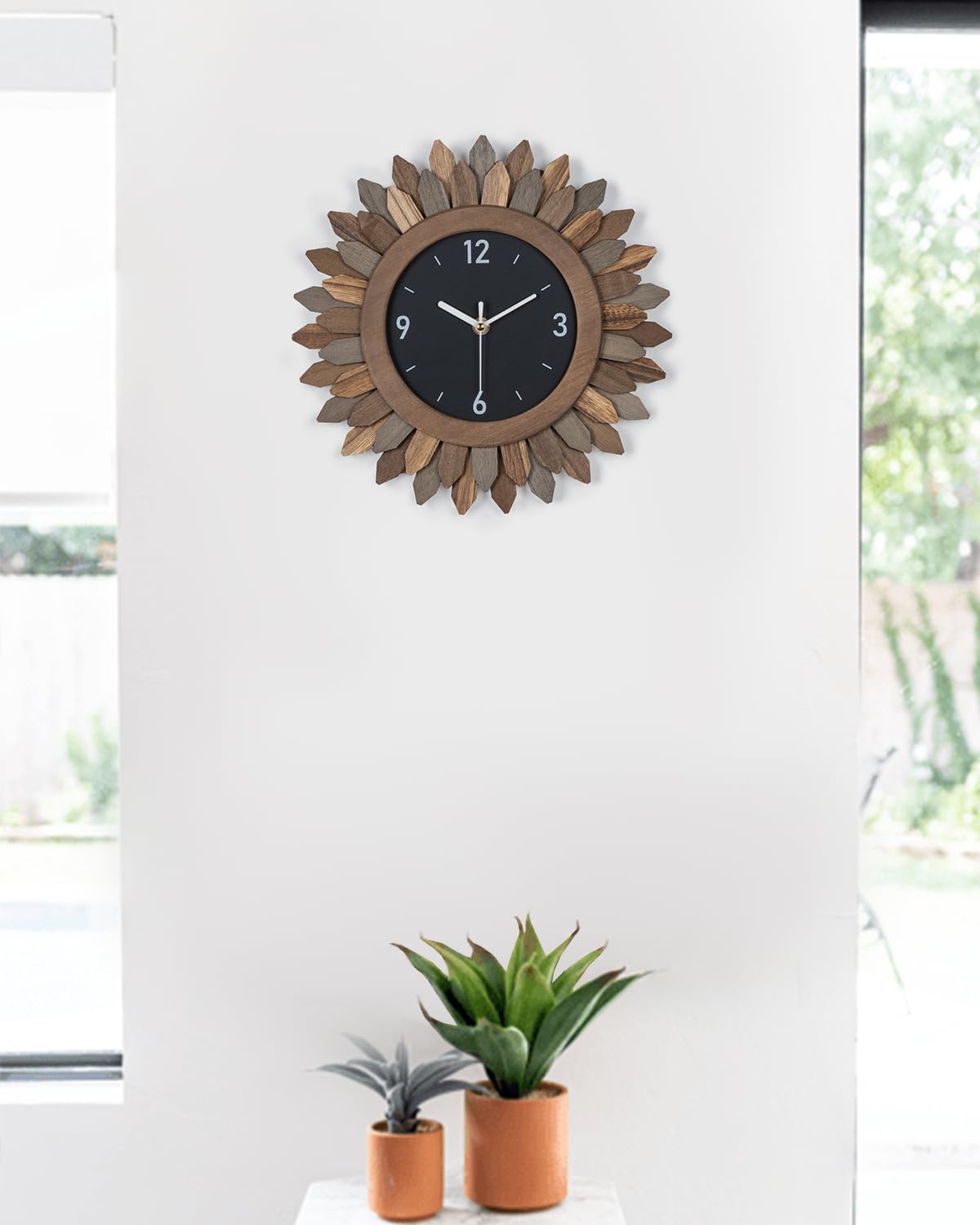 Honiway 12-inch size fits medium walls and reliable timekeeping.