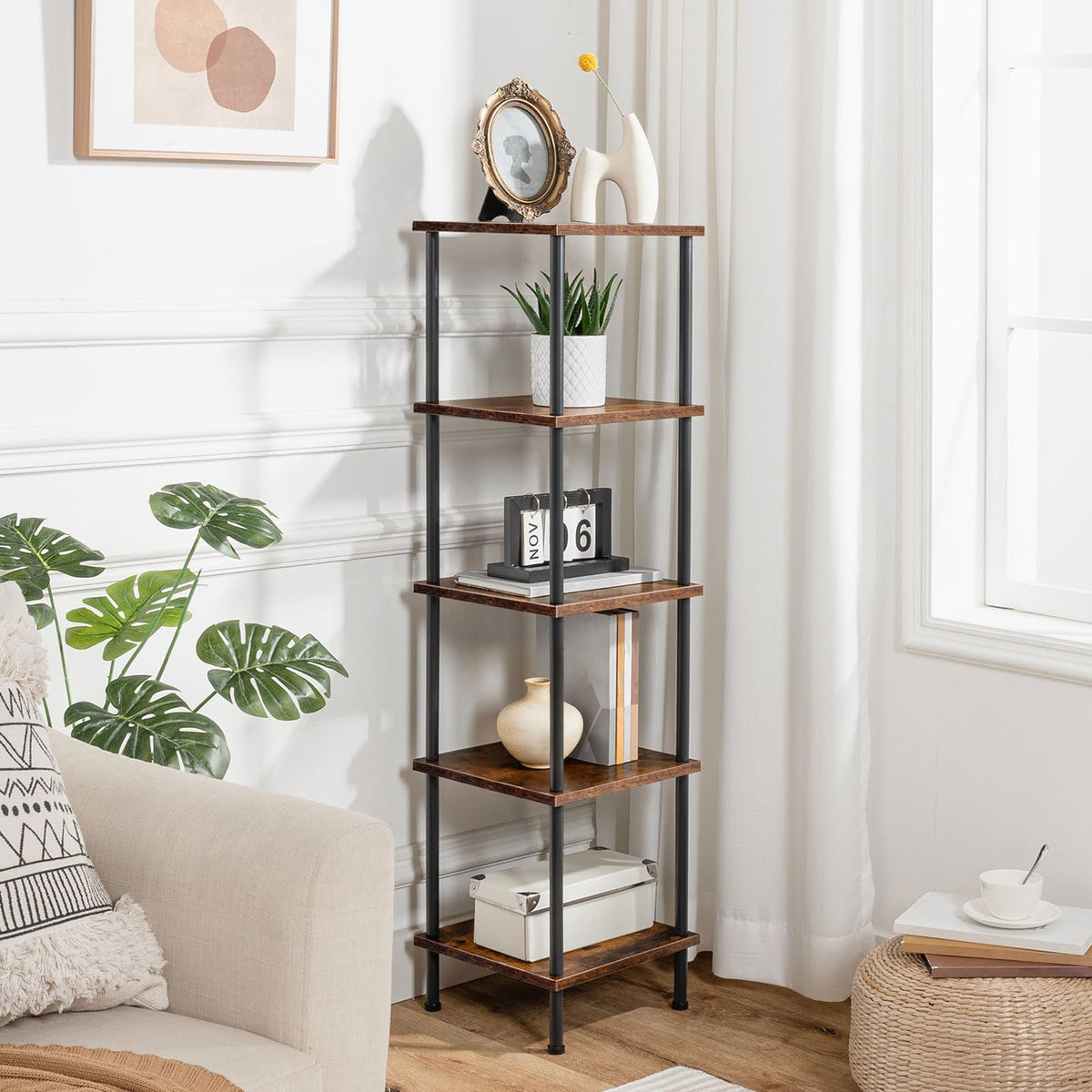HOOBRO shelf decorates a corner with greenery and cherished trinkets.