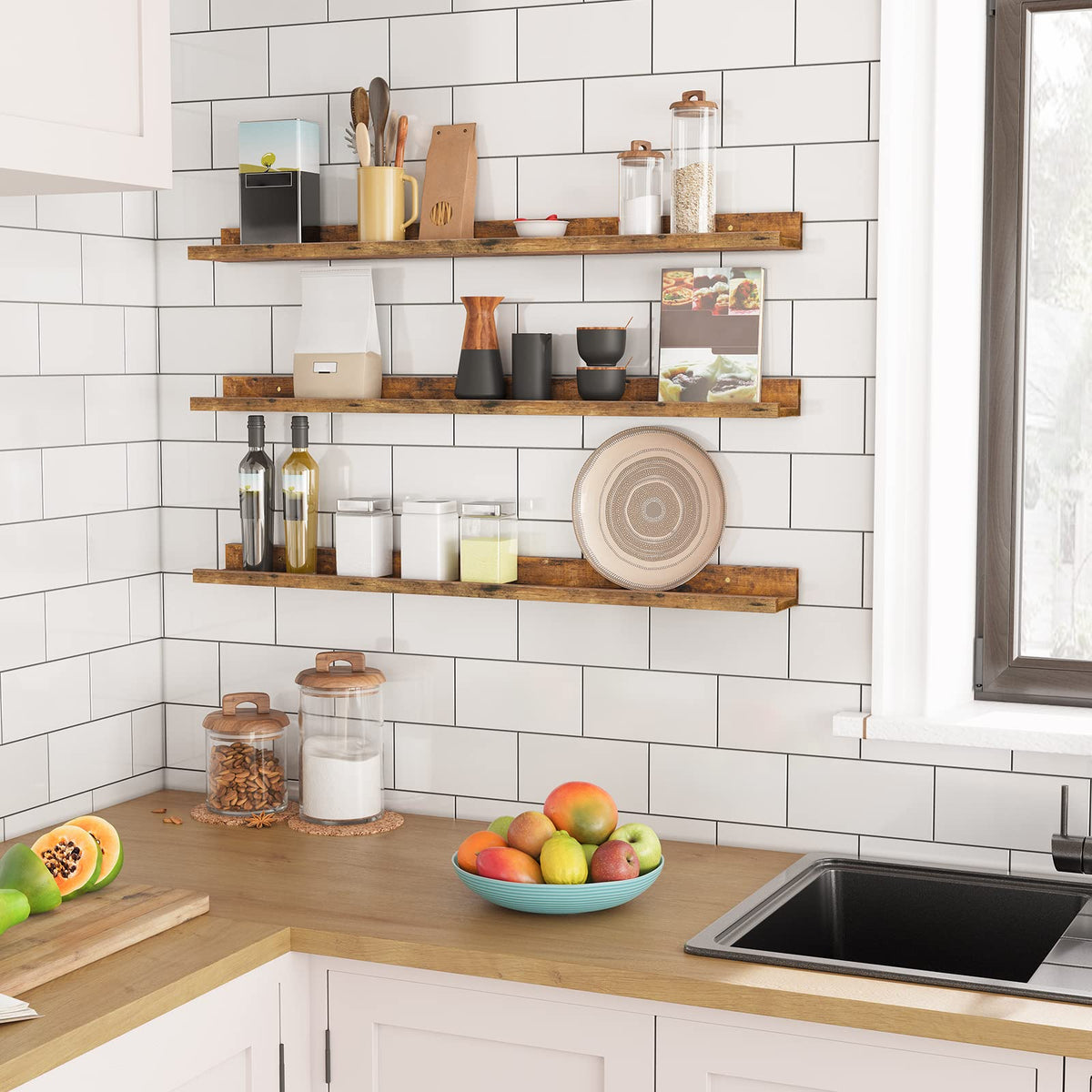 HOOBRO BF90BJ01 wall-mounted shelves in a contemporary living room.
