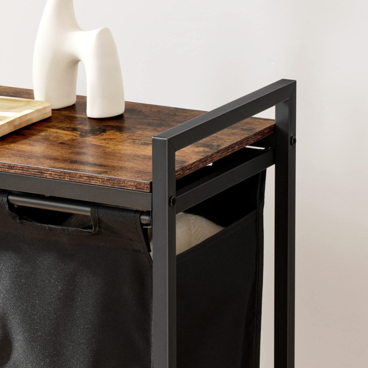 HOOBRO durable structure combines particleboard and iron for long lasting use.