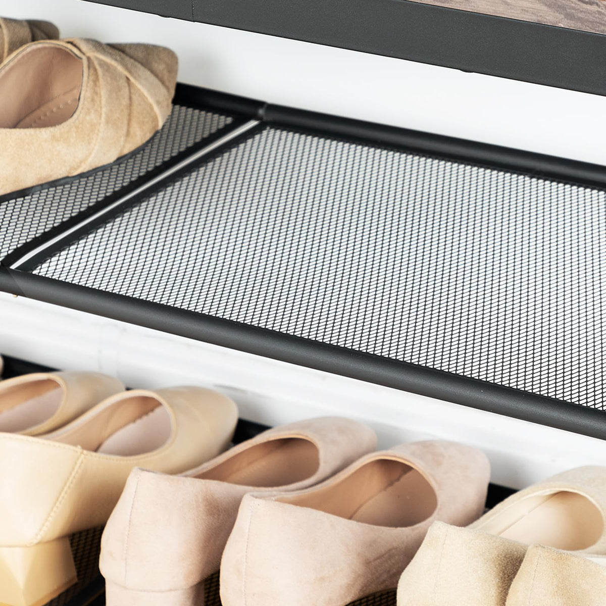 HOOBRO entryway organization reduces clutter and creates welcoming space.