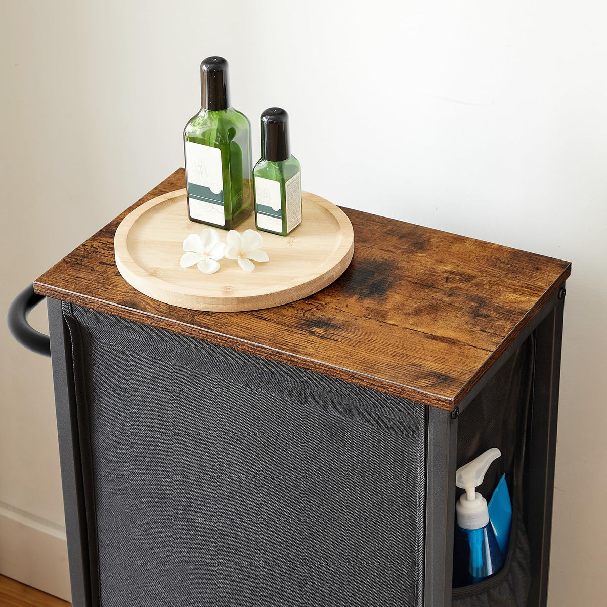 HOOBRO two lockable casters offer stability when parked
