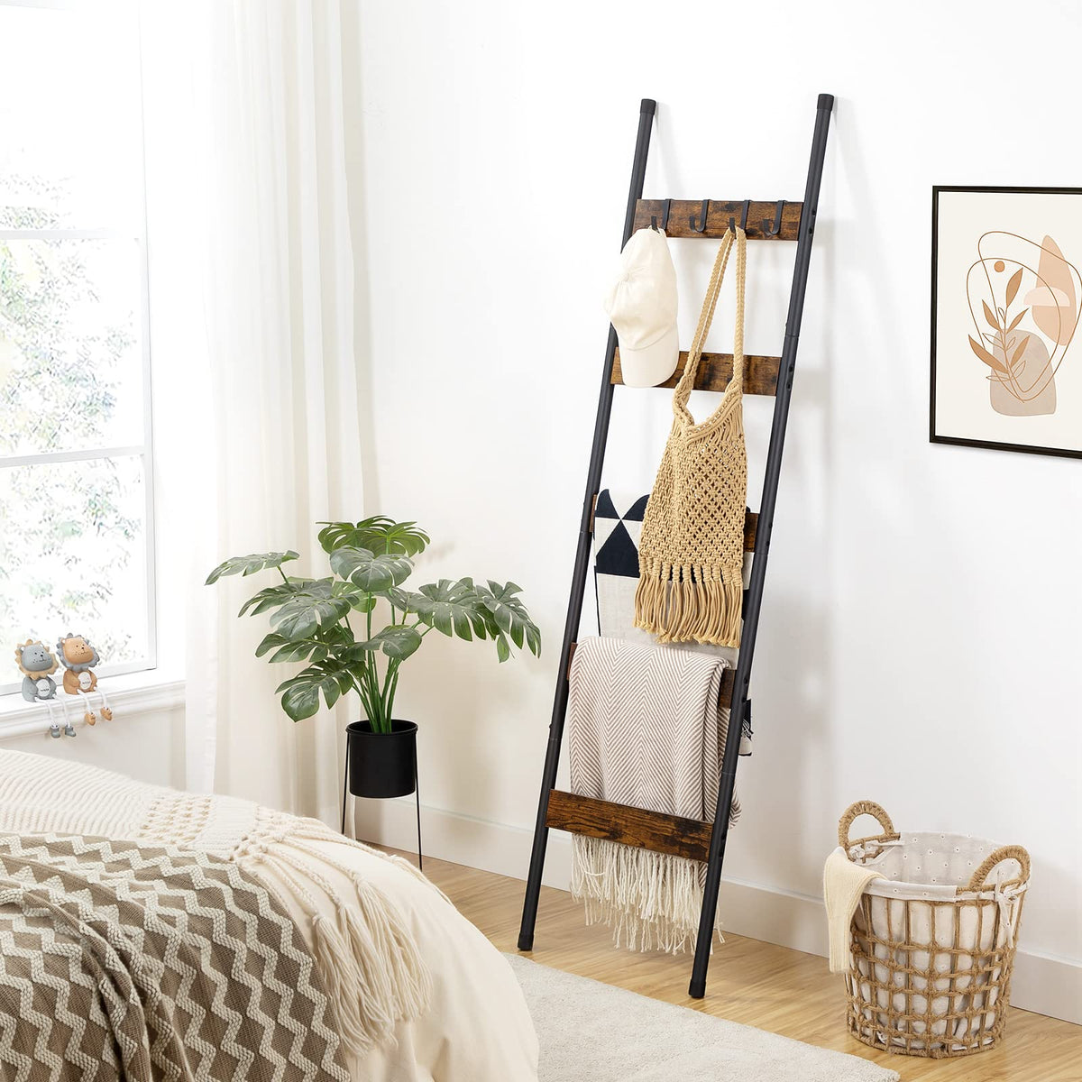 HOOBRO wall-leaning shelf rustic brown and black for space-saving display.