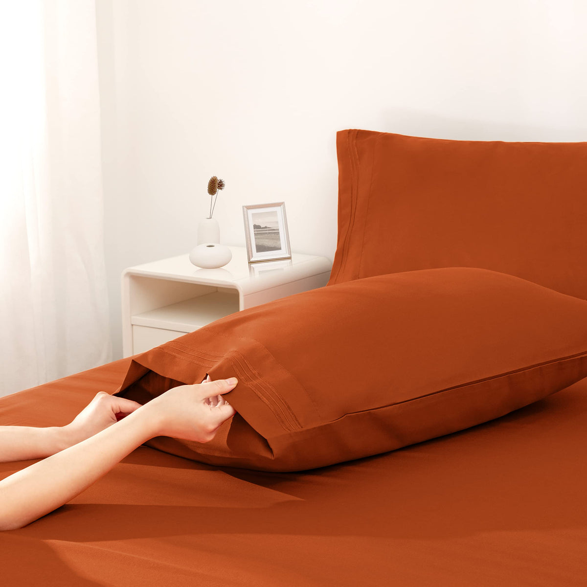 Horbaunal burnt orange fabric texture close-up highlights 1800TC softness and breathability