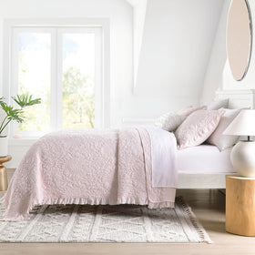 HORIMOTE HOME full/queen package includes bedspread and two pillow shams.