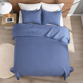HORIMOTE HOME lightweight design suits all seasons as a standalone coverlet.