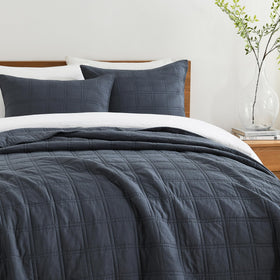 HORIMOTE HOME queen-size quilt set displayed on a tidy bedside table.