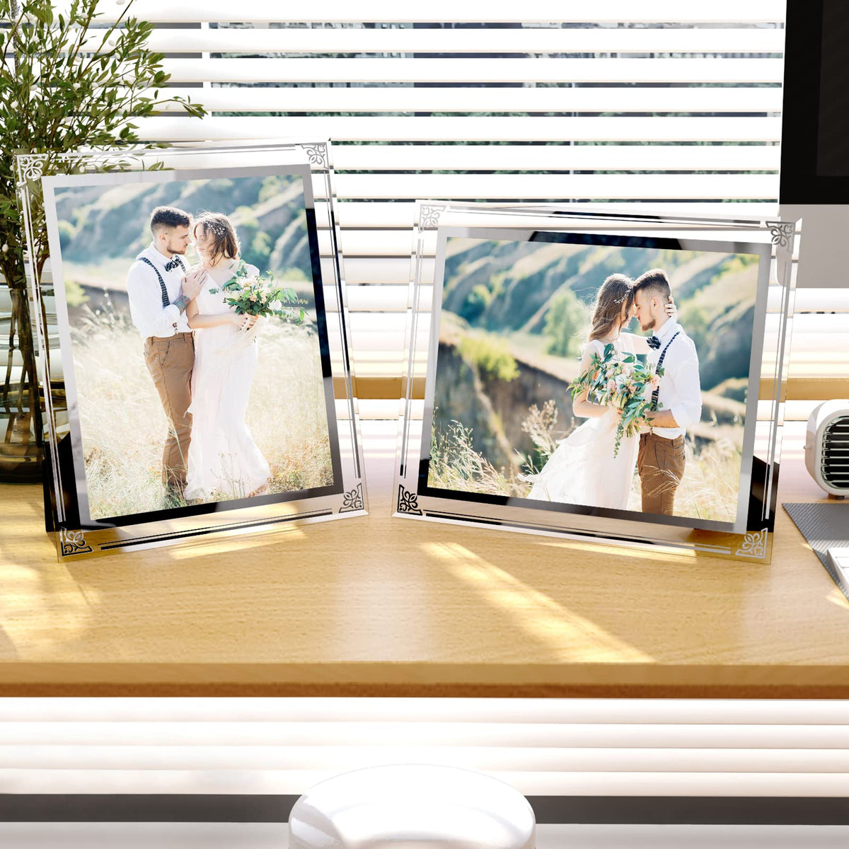 HORLIMER two-pack glass frames offer lightweight, durable display options.