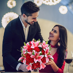 Hotop artificial flowers showing metal-wire stems for flexible arrangements