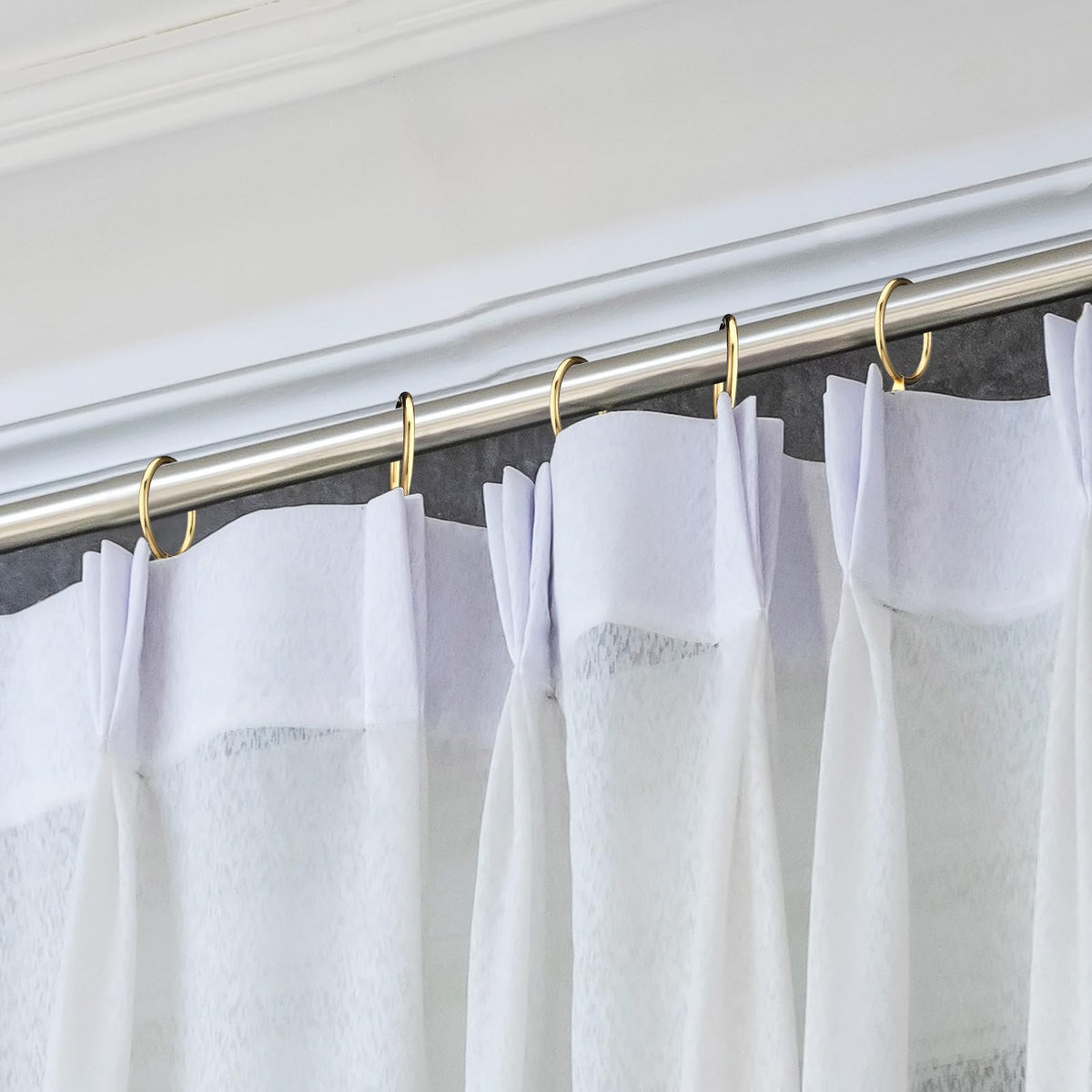 Hotop easy-install drapery rings and hooks for quick setup.