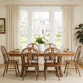 Houmiggle wood rod features imitation wood grain for a warm, refined look.