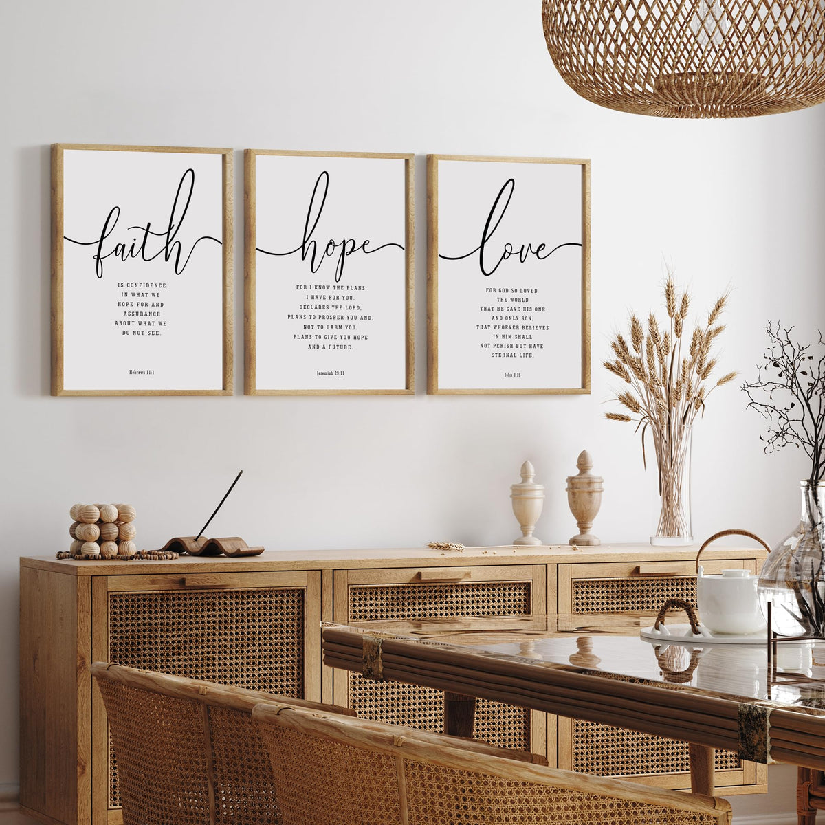 Houmury wood-frame detail highlights crisp typography for a vintage-inspired farmhouse feel.