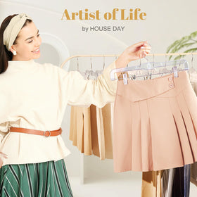 House Day adjustable-clip hangers show clips that fit skirts, pants, and scarves neatly.