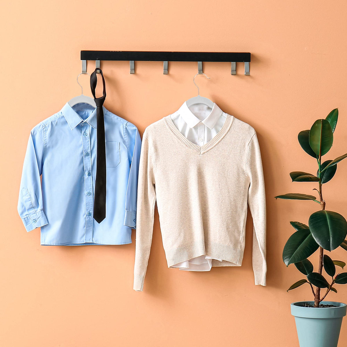 HOUSE DAY grey velvet finish adds premium look to kids' closet