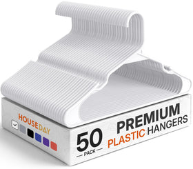 HOUSE DAY plastic hangers in white, 50-pack, ideal for space-saving closet organization.